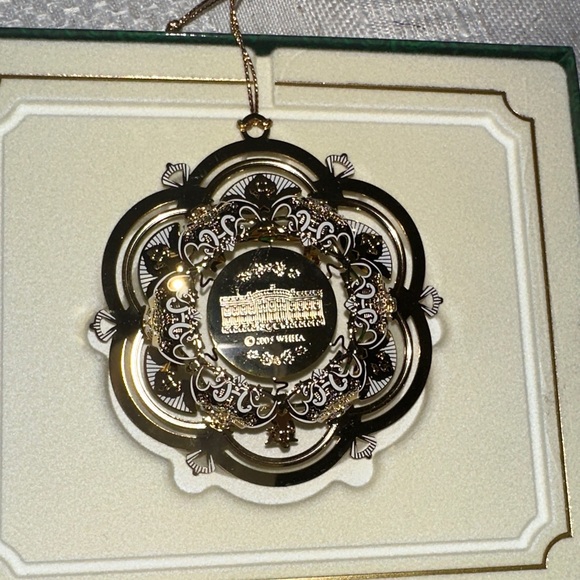 Gold and Green Ornament - Picture 5 of 6